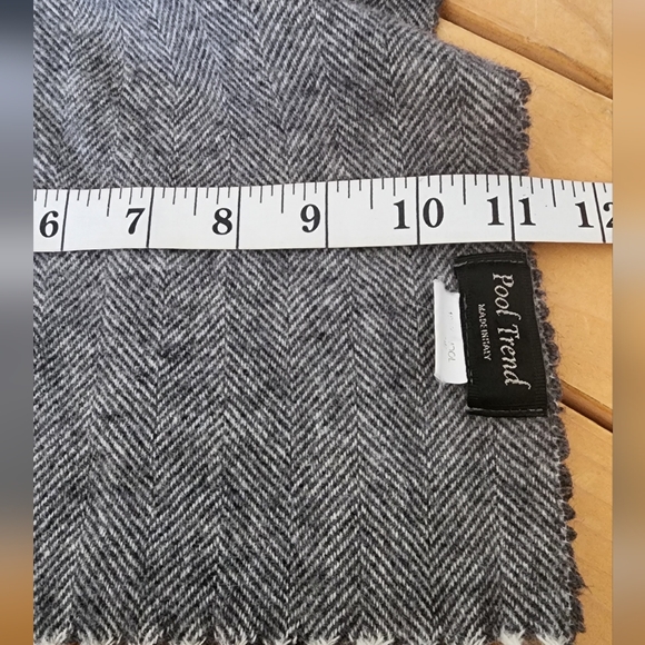 Pool Trend 100% wool Scarf - Picture 5 of 6